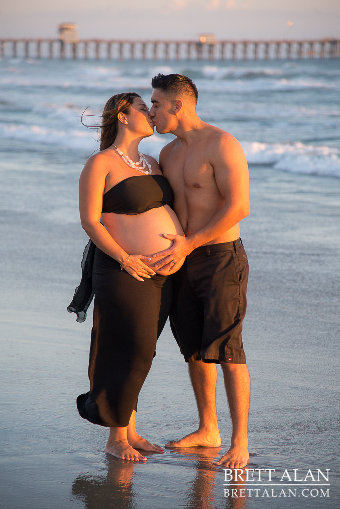 0009-Rodriguez-Maternity-Oceanside-Pier-2015-D61_8990