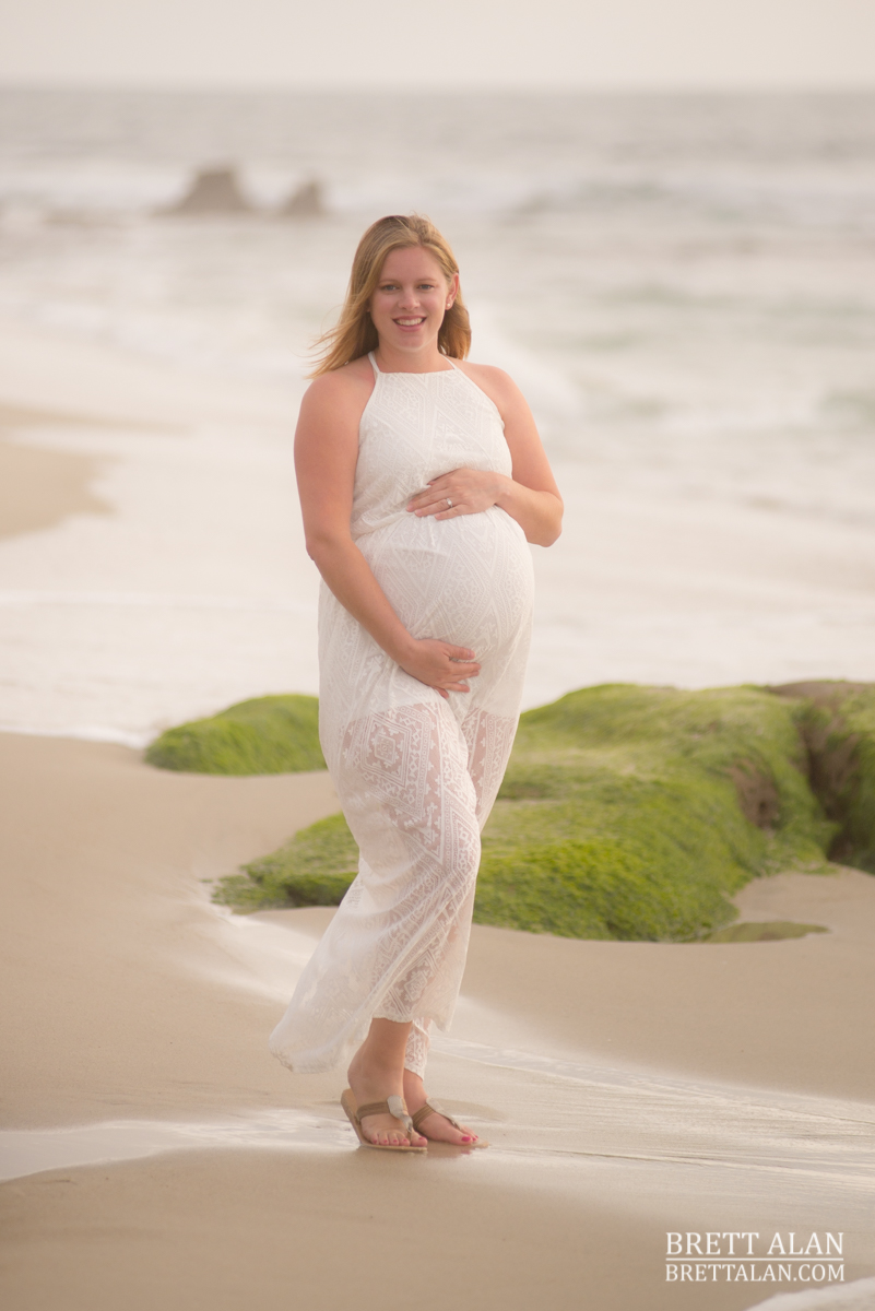 Windansea Beach maternity photo session with Jennifer