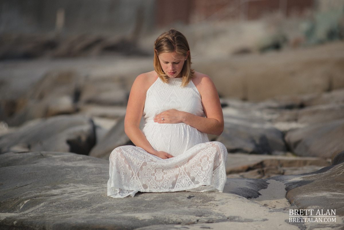 Windansea Beach maternity photo session with Jennifer